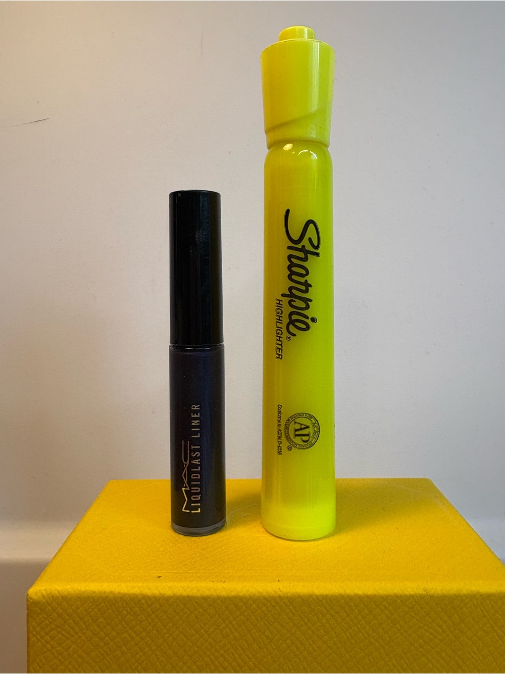 MAC Cosmetics VINTAGE Liquidlast Liner in INKY
